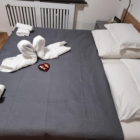 Studio Apartment Naehe S-Bahn Inklusive Parkplatz Oberesslingen Ngoại thất bức ảnh